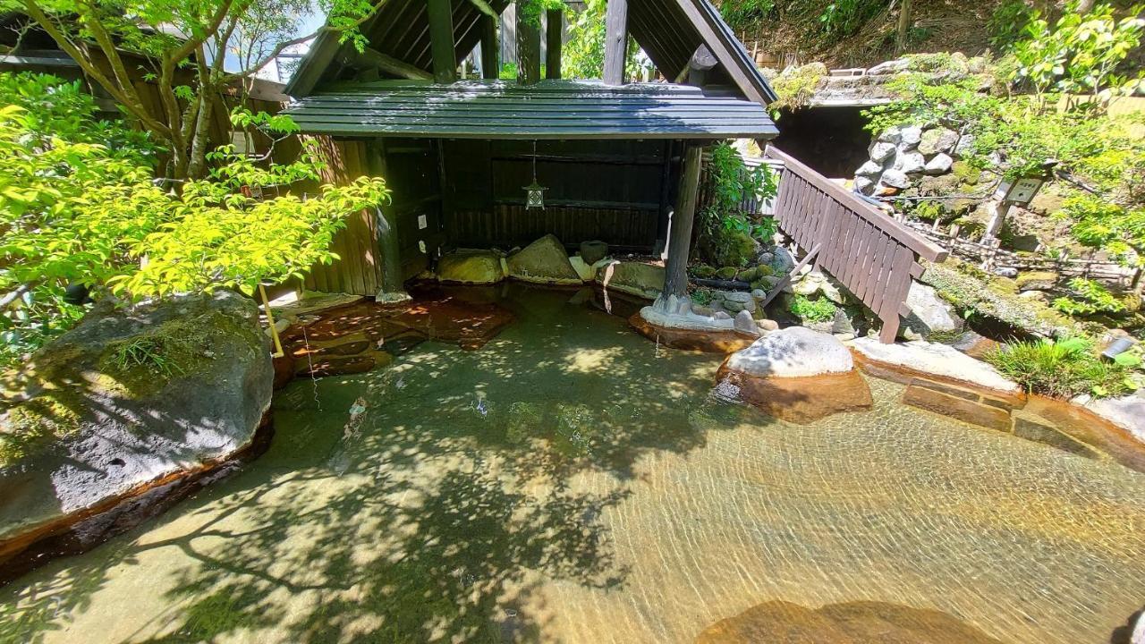 Отель Kurokawa Onsen Oku No Yu Минамиогуни Экстерьер фото