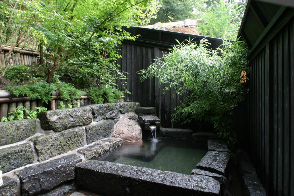 Отель Kurokawa Onsen Oku No Yu Минамиогуни Экстерьер фото