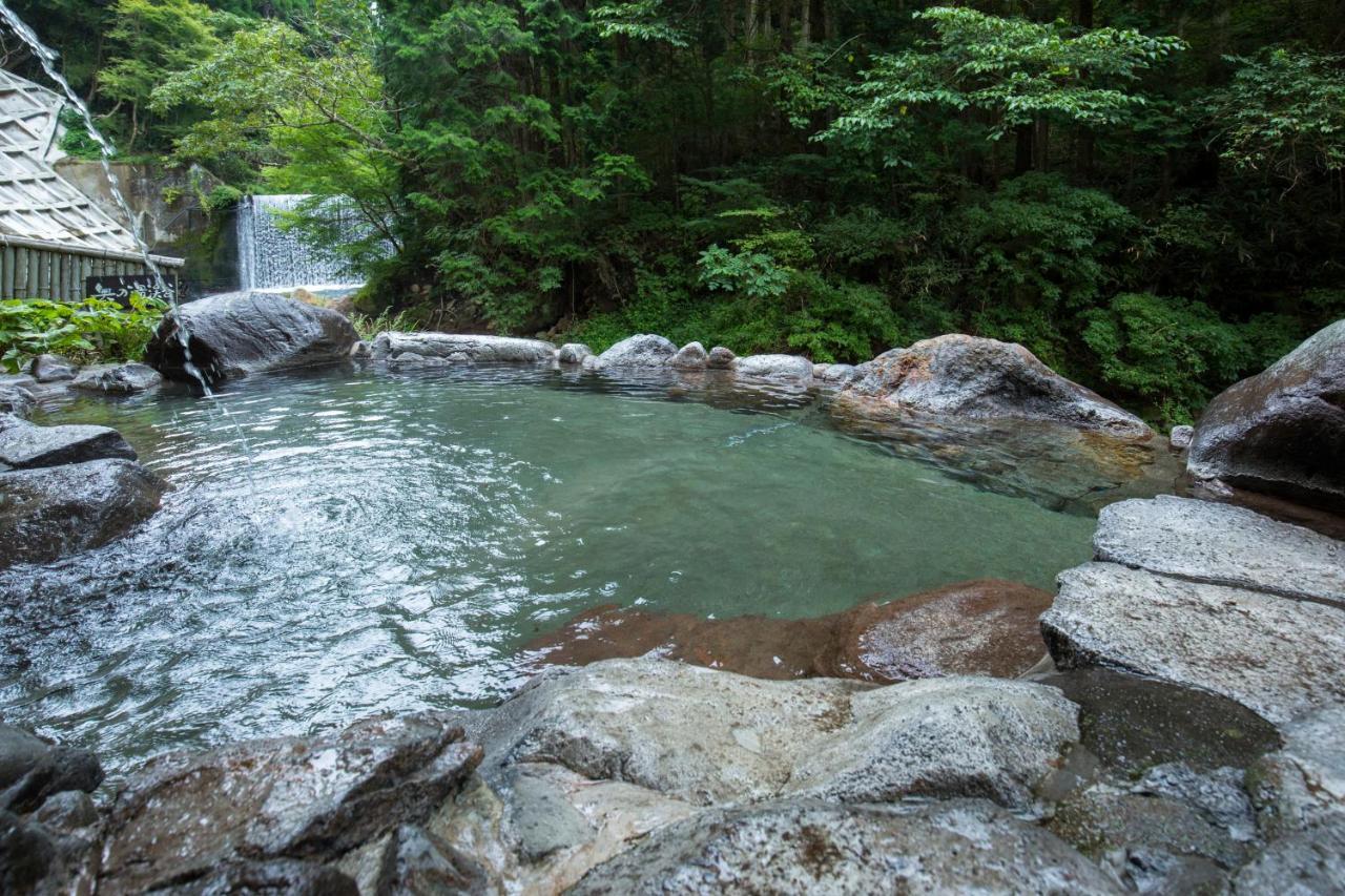 Отель Kurokawa Onsen Oku No Yu Минамиогуни Экстерьер фото