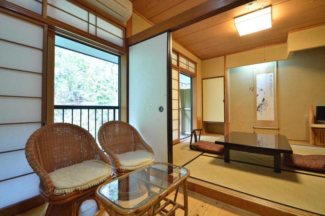 Отель Kurokawa Onsen Oku No Yu Минамиогуни Экстерьер фото